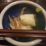 手打うどん すみた - まずは、お通し。湯葉のお刺身でした。