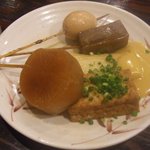 手打うどん すみた - 讃岐のおでん。辛子の効いた白味噌にタネをつけて頂きます。