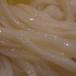 手打うどん すみた - うどんをアップで。つやつやです。