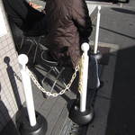 麺屋彩々 - 2時丁度だと、まだ3名並んでた。