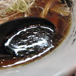 麺屋彩々 - 油の感じ