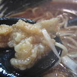 麺屋彩々 - 鶏皮持ち上げ～