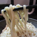麺屋彩々 - 麺持ち上げ～