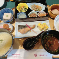 メインダイニングルーム 三笠 - 茶粥御膳