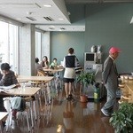 アッカリーオ - ４人掛けテーブルが５つ