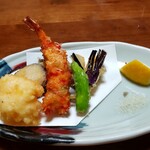 日本料理四季の一つ葉 - 天ぷら(伊勢海老の天ぷらが入ってました♪)