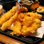 Shokutsuudo Koro Tempura Tenshou - サービス定食の天ぷら