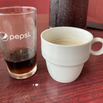 四川飯店 - 食前のコーラと、食後のホットコーヒーです