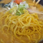 北海道らーめん 奥原流 久楽 - 麺アップ。