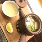 京料理かねき - 土瓶蒸し　鱧と松茸が入っている