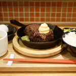 歓喜の牛 - 四角いハンバーグ御膳