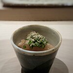 菊鮨 - ◆鰆（玄海）・・厚めにカットした鰆は、お葱等の薬味などと一緒に頂くと美味しい。