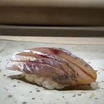 菊鮨 - ◆鯵、づけで・・肉厚で美味しく、生姜がいいアクセントに。