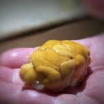 菊鮨 - ◆赤雲丹（唐津）・・今季最後の品。タップリ盛られ、赤雲丹らしい旨味を感じます。