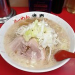 らーめん弁慶 - ラーメンは普通で注文。背脂多めの場合は「ギタギタで…」と注文しましょう！