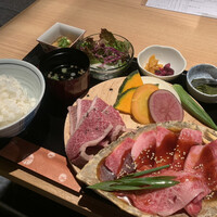 純和牛焼肉 無限亭。 - 