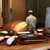 京都祇園 天ぷら八坂圓堂 - 臨場感あるカウンター