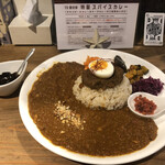 13 - 特製スパイスカレー「チキンダール&キーマ」あいがけ