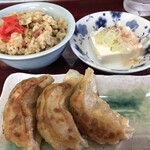 恵比寿らーめん - ランチセット（1000円）の小チャーハン、冷ややっこ、餃子