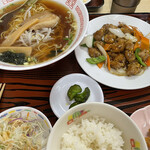 龍鳳園 - 選べるランチから醤油ラーメンと鶏肉の黒胡椒炒め