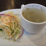 peru-ryourierupuerutonauthiko - ランチのスープとサラダ