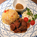 カンボジア料理とアジアンキッチン ニャムバーイ - ビーフロックラック(バイチャー追加)