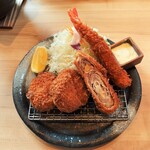 とんかつ神楽坂 さくら  - 4種のミックスフライ定食（1,480円）