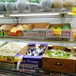 Tomatoma Totsuka - 果物も販売してます。
