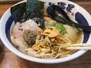 濃厚煮干しそば 麺匠 濱星 - 黒七味とフライドガーリックをかけるとおいしい