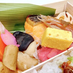 さくらテイスト - 関山
厚焼き玉子・鮭の幽庵焼き・野菜炊合わせ