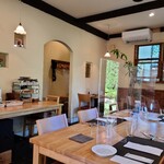 イタリア料理 ノンナジーニャ - 開放的な店内