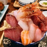 シハチ鮮魚店 - シハチの市場海鮮丼