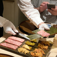 横浜 うしみつ - 和牛の雲丹ユッケドッグ淡雪塩　〜雲丹2列乗せ〜