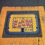 楽山 - 仙川のマンホールはハナミズキ