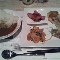 イル・ミラジィオ - ビュッフェテーブルから料理を取ってきました。