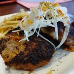 北海道ミートマーケット - ハンバーグをアップで。