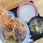 Oshokujidokoro Togashi - ◆「天丼」
                        丼からはみ出る豪華な海老天