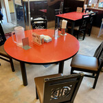 赤湯ラーメン 龍上海 - 円卓テーブル席