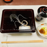 鰻割烹 伊豆栄 梅川亭 - 鰻重ご飯多めタレ多め、お吸い物、お新香