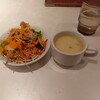 ダウラギリ - サラダとスープ、ちょっと不思議な味