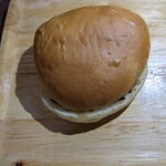 メロンパン - マックのハンバーガーより大きいです！