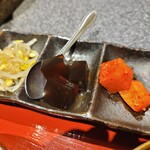 炭火焼肉　萬大 - 上サガリ定食(1000円)　キムチ類