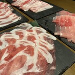 追加鹿儿岛县产六黑白猪 【五花肉，里脊肉，大腿肉，肩里脊肉】