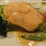 キャトルラパン - サーモンのシャンパンビネガーソース別角度