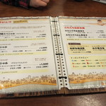 Okonomiyaki Mitchan Sohonten - メニューの中からお店の方が勧めてくれた特製スペシャルとスペシャル、それに韓国から研修生が来てたんで牡蠣のコチジャンホイル焼きを注文して皆で分けました。
       