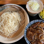 元祖 生そうめん めんめん - ざるしょうゆだれ豚丼