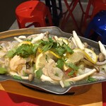 タイ料理 スワンナプームタイ - イカまるごとレモン煮