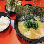 横浜家系総本山 吉村家直系店 ラーメン内田家 - 