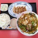 スタミナラーメン - 餃子定食 820円