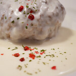 Bistro Roven - 料理写真:ホワイトソースのハンバーグステーキ